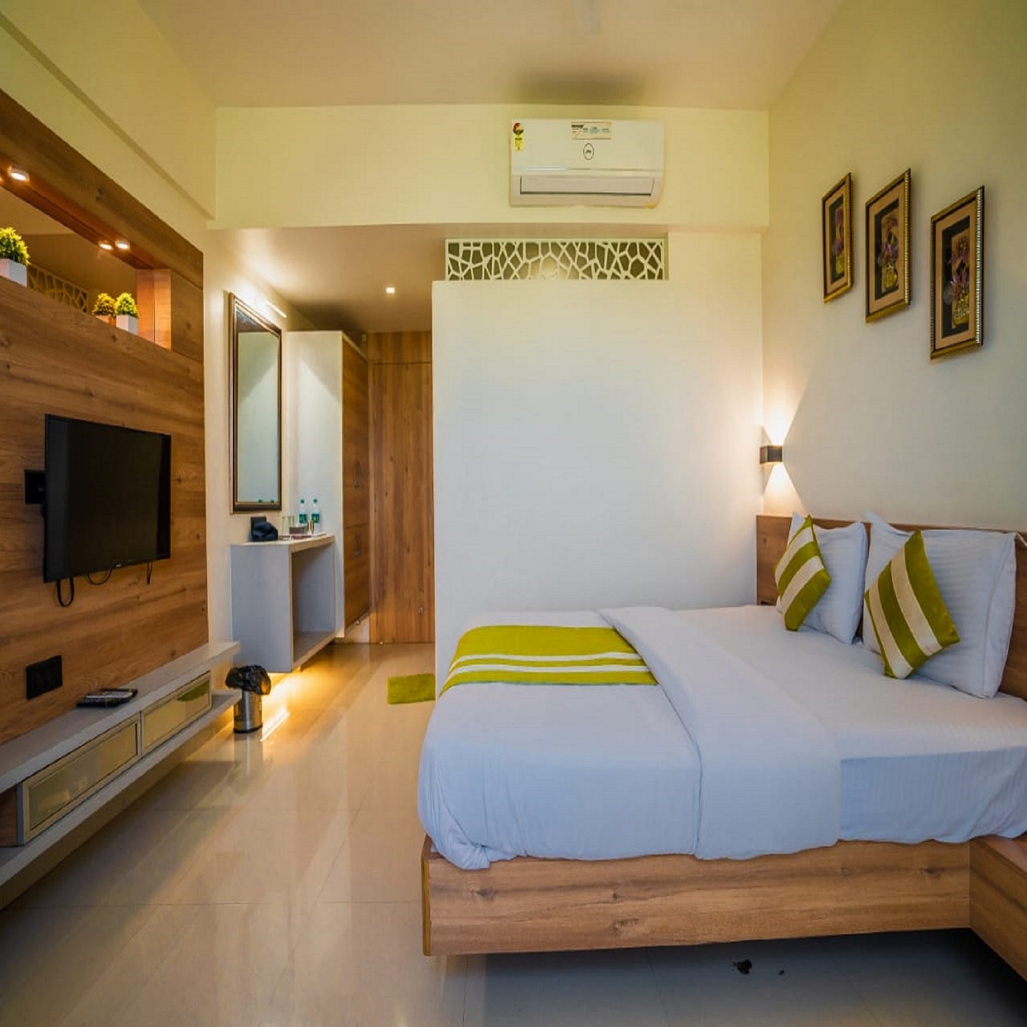 1 x Semi Deluxe Ac Room 